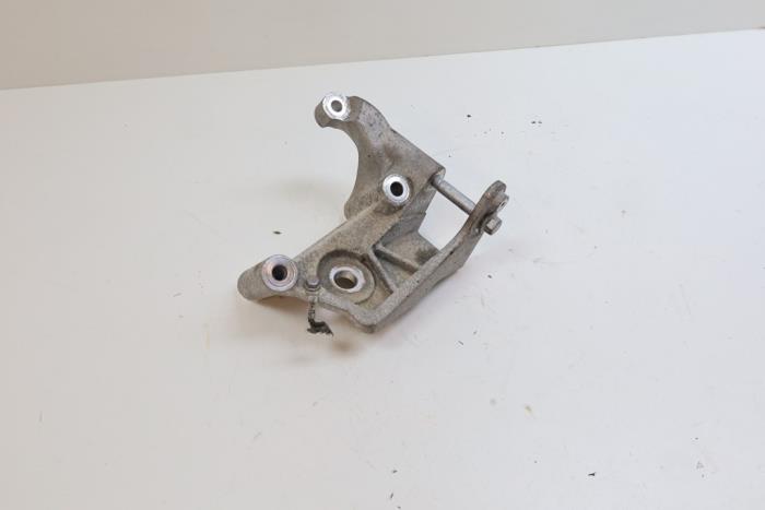 Used Engine mount Volvo XC60 II (UZ) 2.0 T5 16V AWD Price € 30,00 Margin scheme offered by Auto Demontage Elferink B.V.