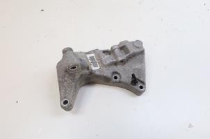 Usados Soporte a la dinamo inferior Volvo XC60 II (UZ) 2.0 T5 16V AWD Precio € 40,00 Norma de margen ofrecido por Auto Demontage Elferink B.V.