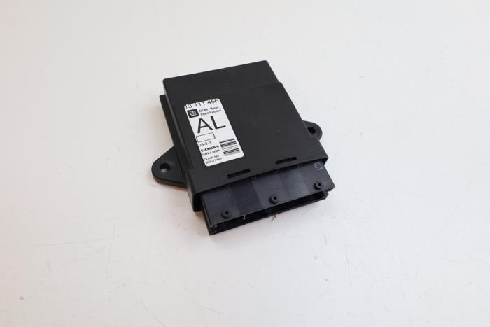 Usados Módulo electrónico central Opel Vectra C 1.8 16V Precio € 25,00 Norma de margen ofrecido por Auto Demontage Elferink B.V.