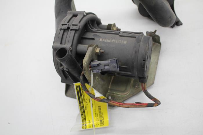 Używane Pompa EGR Saab 900 II 2.3,S,SE,Si 16V Cena € 50,00 Procedura marży oferowane przez Auto Demontage Elferink B.V.