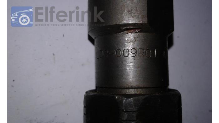 Injector (diesel) from a Volvo V40 (VW) 1.9 TD 1998