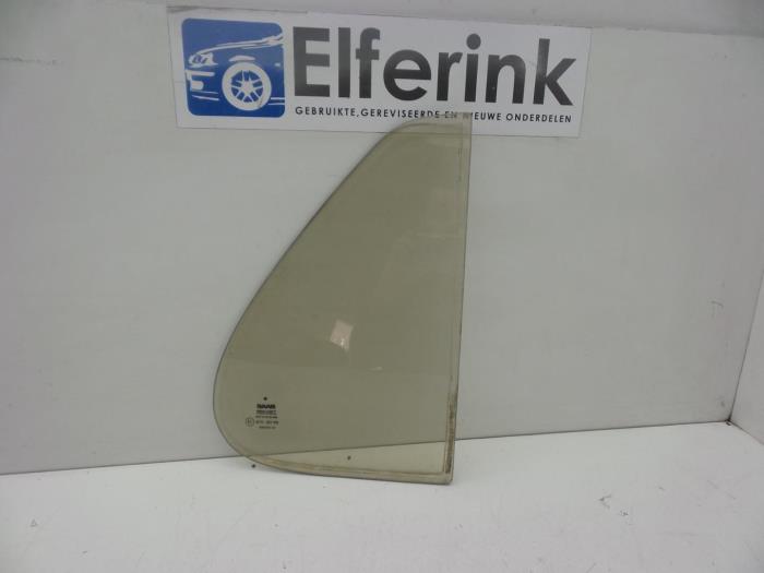 Usados Ventanilla triangular derecha detrás Saab 900 I 2.0 i 16V Precio € 25,00 Norma de margen ofrecido por Auto Demontage Elferink B.V.