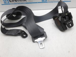 Begagnade Bakre säkerhetsbälte, mitten Volvo V70 (GW/LW/LZ) 2.4 20V Pris € 50,00 Marginaltabell erbjuds av Auto Demontage Elferink B.V.