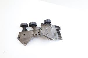Engine mount from a Mercedes-Benz B (W245) 2.0 B-200 16V Turbo 2007