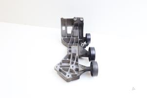 Engine mount from a Mercedes-Benz B (W245) 2.0 B-200 16V Turbo 2007