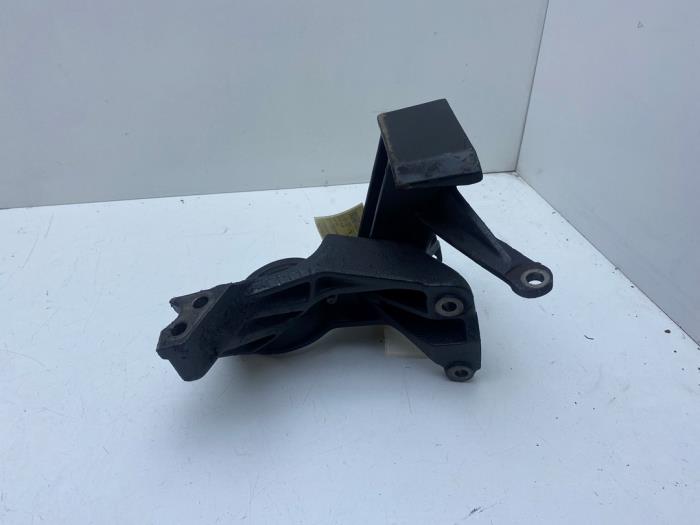 Used Engine mount Volvo V70 (GW/LW/LZ) 2.5 TDI Price € 50,00 Margin scheme offered by Auto Demontage Elferink B.V.