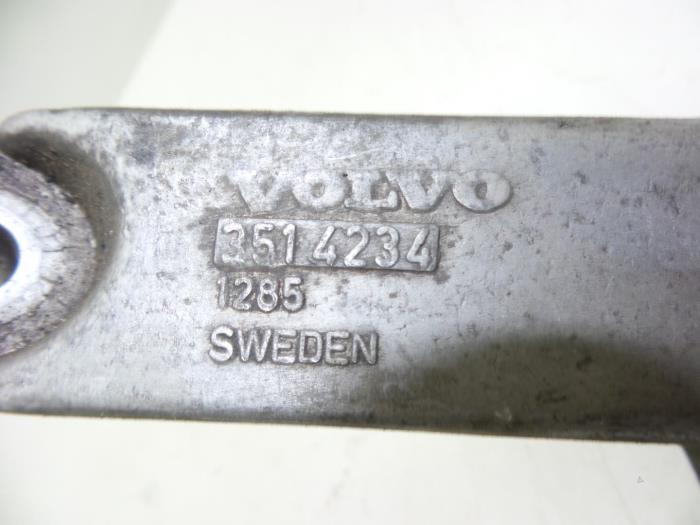 Engine mount from a Volvo 9-Serie 1992