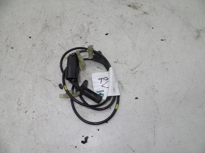 Begagnade ABS-sensor Volvo S60 I (RS/HV) 2.4 D5 20V Pris € 25,00 Marginaltabell erbjuds av Auto Demontage Elferink B.V.