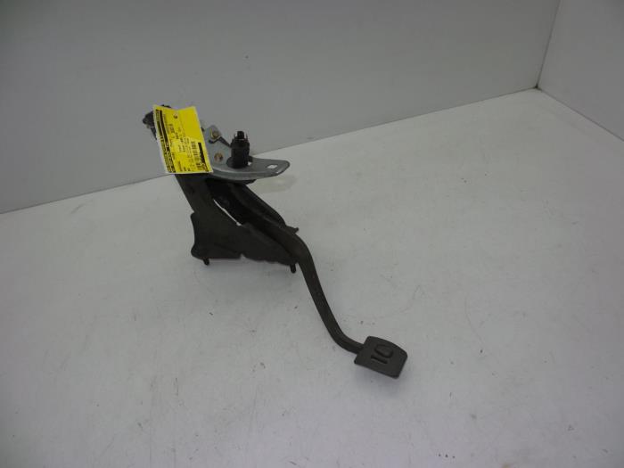 Używane Pedal hamulca Saab 900 II 2.0 i,Si 16V Cena € 25,00 Procedura marży oferowane przez Auto Demontage Elferink B.V.