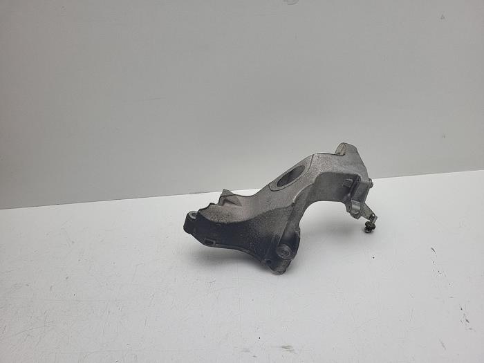 Usagé Support moteur Saab 9-5 (YS3E) 2.0t 16V Prix € 40,00 Règlement à la marge proposé par Auto Demontage Elferink B.V.