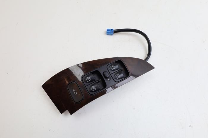 Usados Interruptor de ventanilla eléctrica Mercedes C (W203) 2.0 C-200K 16V Precio € 40,00 Norma de margen ofrecido por Auto Demontage Elferink B.V.