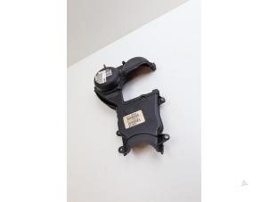 Usados Tapa de distribución Volvo S60 II (FS) 1.6 T3 16V Precio € 40,00 Norma de margen ofrecido por Auto Demontage Elferink B.V.