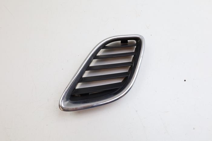 Używane Grill Saab 9-5 Estate (YS3E) 2.0t 16V Cena € 50,00 Procedura marży oferowane przez Auto Demontage Elferink B.V.