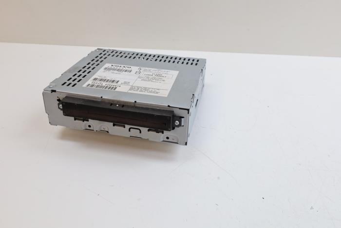 Używane Radioodtwarzacz CD Volvo V50 (MW) 2.4i 20V Cena € 50,00 Procedura marży oferowane przez Auto Demontage Elferink B.V.
