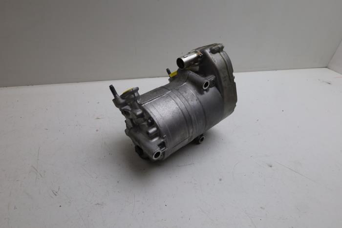 Usagé Pompe clim Lynk &amp; Co 01 1.5 PHEV Prix € 650,00 Règlement à la marge proposé par Auto Demontage Elferink B.V.