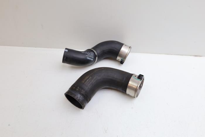 Gebrauchte Intercooler Schlauch Lynk &amp; Co 01 1.5 PHEV Preis € 75,00 Margenregelung angeboten von Auto Demontage Elferink B.V.