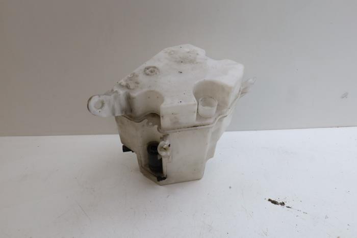Używane Pompa spryskiwacza przód Volvo V70 (BW) 1.6 DRIVe,D2 Cena € 50,00 Procedura marży oferowane przez Auto Demontage Elferink B.V.