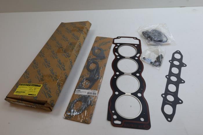 Usagé Kit joint de culasse Saab 900 I Combi Coupé 2.0 i 16V Prix € 45,00 Règlement à la marge proposé par Auto Demontage Elferink B.V.