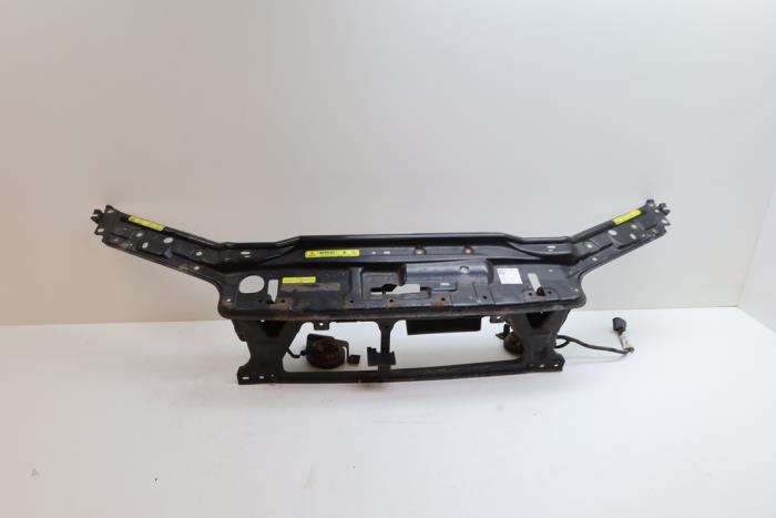 Begagnade Front Volvo V70 (SW) 2.5 R Turbo 20V Pris € 75,00 Marginaltabell erbjuds av Auto Demontage Elferink B.V.