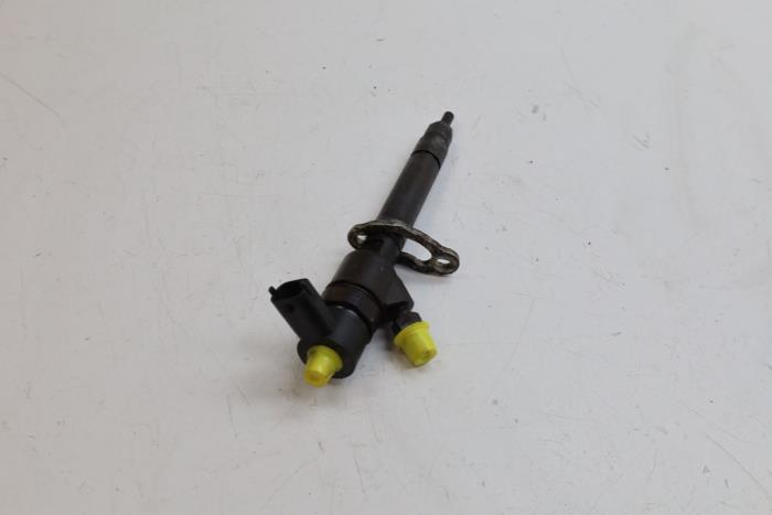 Usagé Injecteurs Volvo V70 (BW) 2.4 D5 20V Prix € 50,00 Règlement à la marge proposé par Auto Demontage Elferink B.V.