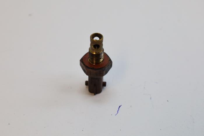Engine temperature sensor from a Saab 9-3 I (YS3D) 2.0t 16V 2000