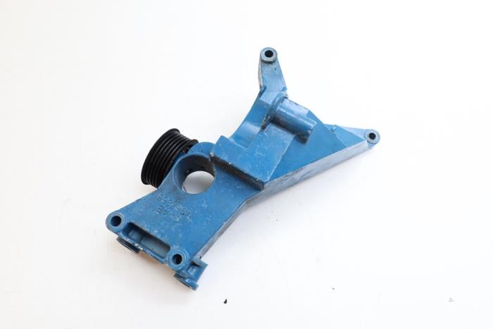 Usagé Support dynamo bas Saab 9-5 Estate (YS3E) 2.0t 16V Prix € 50,00 Règlement à la marge proposé par Auto Demontage Elferink B.V.