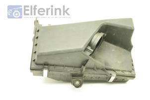 Używane Obudowa filtra powietrza Volvo S40 (VS) 1.9 D 102 Cena € 25,00 Procedura marży oferowane przez Auto Demontage Elferink B.V.
