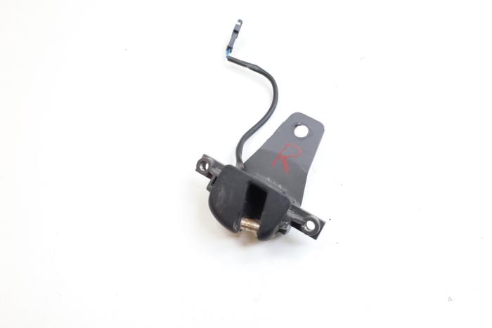 Używane Sterowanie dachu cabrio Saab 9-3 I (YS3D) 2.0t 16V Ecopower Cena € 50,00 Procedura marży oferowane przez Auto Demontage Elferink B.V.