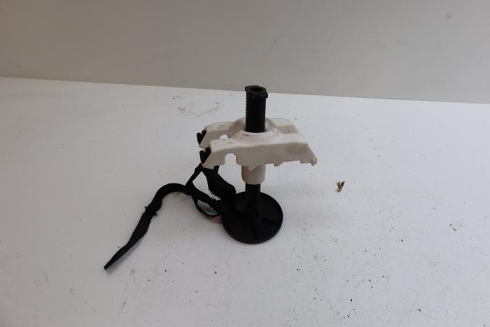 Spare wheel bracket