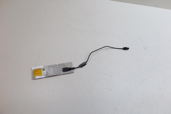 Używane Antena (rózne) Mercedes E (W213) E-220d 2.0 Turbo 16V Cena € 25,00 Procedura marży oferowane przez Auto Demontage Elferink B.V.