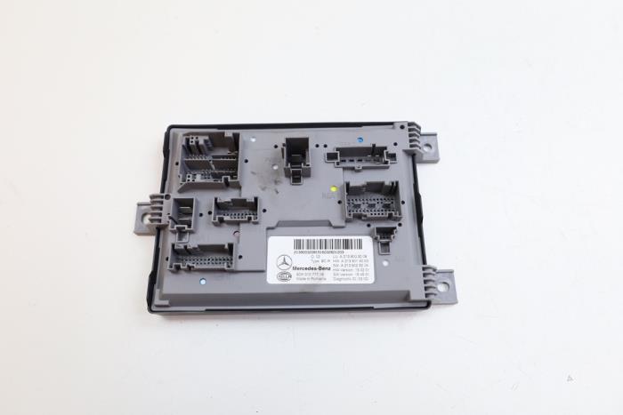 Begagnade Komfortmodul Mercedes E (W213) E-220d 2.0 Turbo 16V Pris € 75,00 Marginaltabell erbjuds av Auto Demontage Elferink B.V.