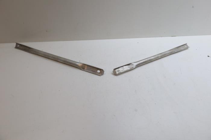 Usagé Support (divers) Mercedes E (W213) E-220d 2.0 Turbo 16V Prix € 40,00 Règlement à la marge proposé par Auto Demontage Elferink B.V.