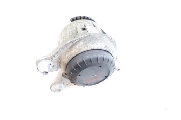 Usagé Support moteur Mercedes E (W213) E-220d 2.0 Turbo 16V Prix € 30,00 Règlement à la marge proposé par Auto Demontage Elferink B.V.
