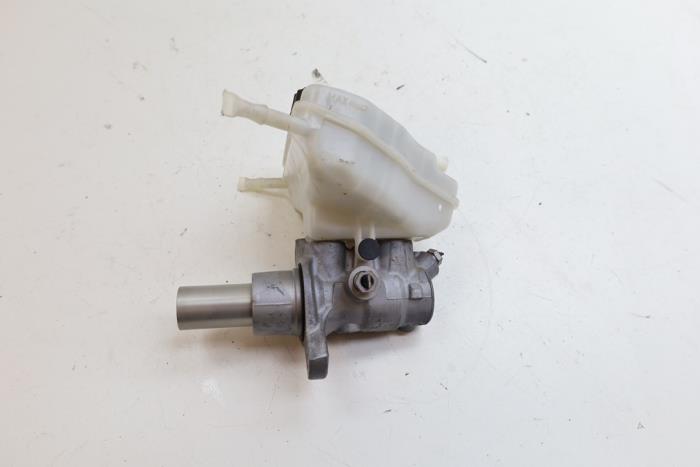 Used Master cylinder Mercedes E (W213) E-220d 2.0 Turbo 16V Price € 50,00 Margin scheme offered by Auto Demontage Elferink B.V.