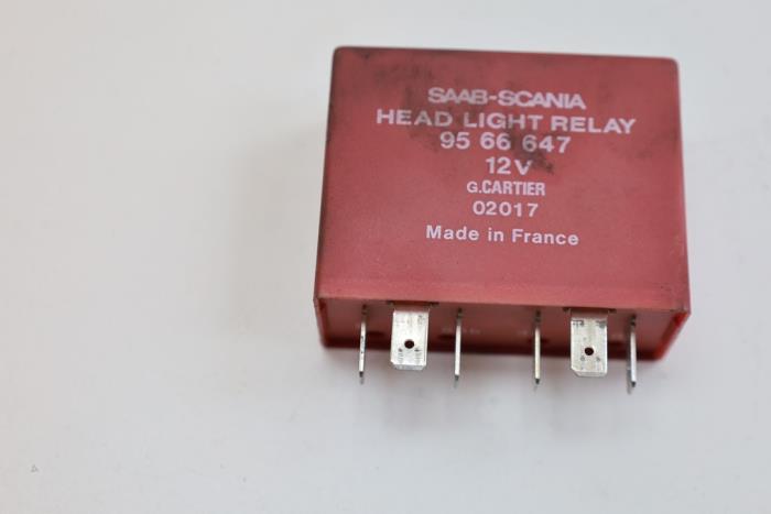 Light relay