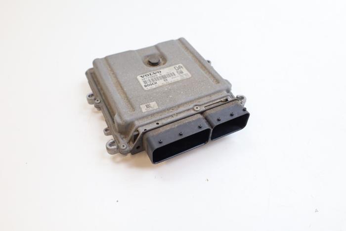 Used Injection computer Volvo V70 (SW) 2.4 D5 20V Price € 100,00 Margin scheme offered by Auto Demontage Elferink B.V.