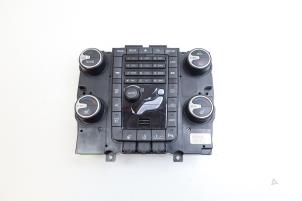 Usados Panel de control de calefacción Volvo V60 I (FW/GW) 2.4 D6 20V Plug-in Hybrid AWD Precio € 50,00 Norma de margen ofrecido por Auto Demontage Elferink B.V.