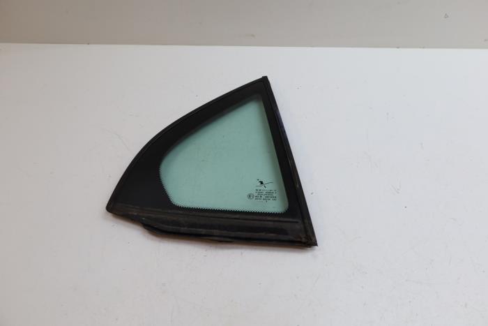 Usados Ventanilla triangular derecha detrás Saab 9-3 II Sport Sedan (YS3F) 1.8t 16V Precio € 50,00 Norma de margen ofrecido por Auto Demontage Elferink B.V.