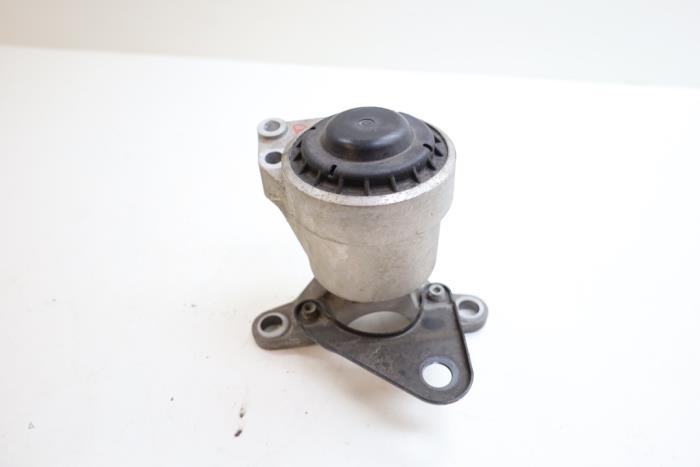 Used Engine mount Volvo V70 (BW) 2.0 T 16V Price € 50,00 Margin scheme offered by Auto Demontage Elferink B.V.