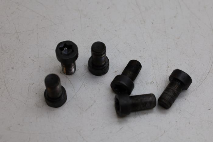 Gebrauchte Schraubenset Volvo V70 (BW) 2.0 T 16V Preis € 25,00 Margenregelung angeboten von Auto Demontage Elferink B.V.