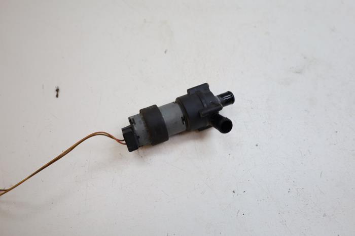 Begagnade Extra vattenpump Mercedes C (W203) 2.0 C-200K 16V Pris € 25,00 Marginaltabell erbjuds av Auto Demontage Elferink B.V.