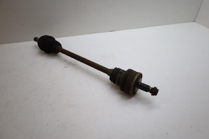 Gebrauchte Antriebswelle links hinten Mercedes C (W203) 2.0 C-200K 16V Preis € 75,00 Margenregelung angeboten von Auto Demontage Elferink B.V.