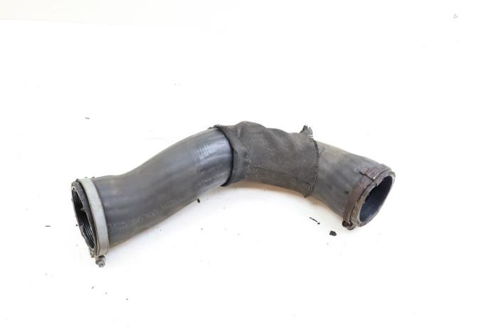 Usagé Tuyau intercooler Volvo XC70 (BZ) 2.4 D5 20V AWD Prix € 65,00 Règlement à la marge proposé par Auto Demontage Elferink B.V.