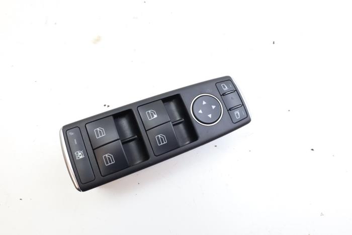 Usados Interruptor de ventanilla eléctrica Mercedes C (W204) 1.8 C-180 CGI 16V Precio € 45,00 Norma de margen ofrecido por Auto Demontage Elferink B.V.