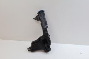 Gebrauchte Scheibensprühertank vorne Mercedes C (W204) 1.8 C-180 CGI 16V Preis € 35,00 Margenregelung angeboten von Auto Demontage Elferink B.V.