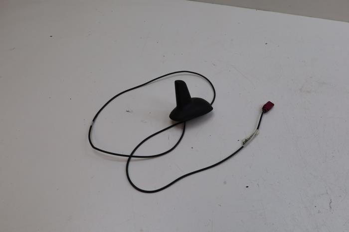 Używane Antena Mercedes C (W204) 1.8 C-180 CGI 16V Cena € 40,00 Procedura marży oferowane przez Auto Demontage Elferink B.V.