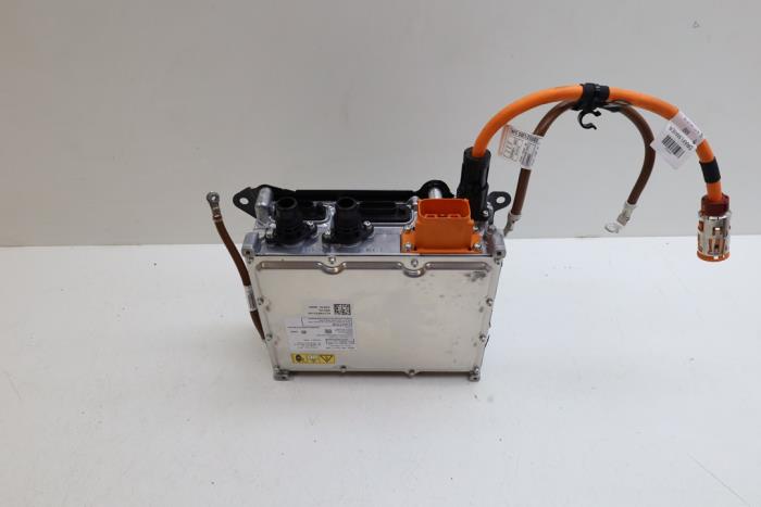 Begagnade Batteriladdare Mercedes A Limousine (177.1) 1.3 A-250 e Turbo 16V Pris € 850,00 Marginaltabell erbjuds av Auto Demontage Elferink B.V.