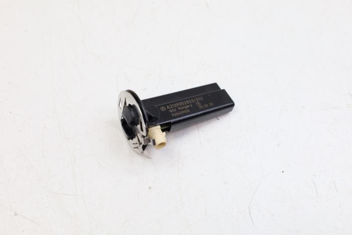 Używane Antena Mercedes A Limousine (177.1) 1.3 A-250 e Turbo 16V Cena € 25,00 Procedura marży oferowane przez Auto Demontage Elferink B.V.