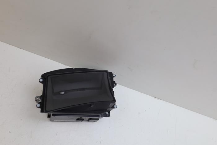 Usados Pantalla Head-up Mercedes A Limousine (177.1) 1.3 A-250 e Turbo 16V Precio € 200,00 Norma de margen ofrecido por Auto Demontage Elferink B.V.