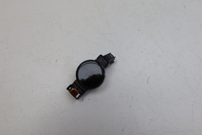 Begagnade Regnsensor Mercedes A Limousine (177.1) 1.3 A-250 e Turbo 16V Pris € 25,00 Marginaltabell erbjuds av Auto Demontage Elferink B.V.